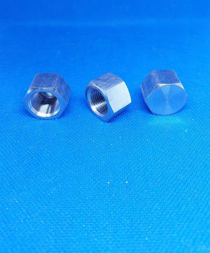 פקק נירוסטה 8\3 שלוש שמיניות מכסה הברגה נקבה BSP עשוי בחריטה דלק איתן